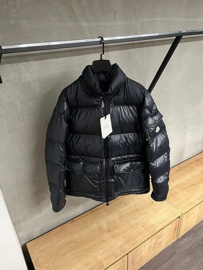 MONCLER JAKNA