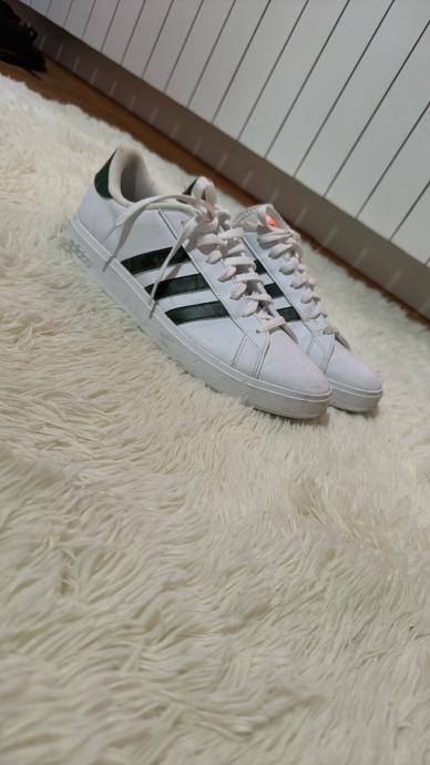 Adidas tenesice 45 1/2 Orginal.