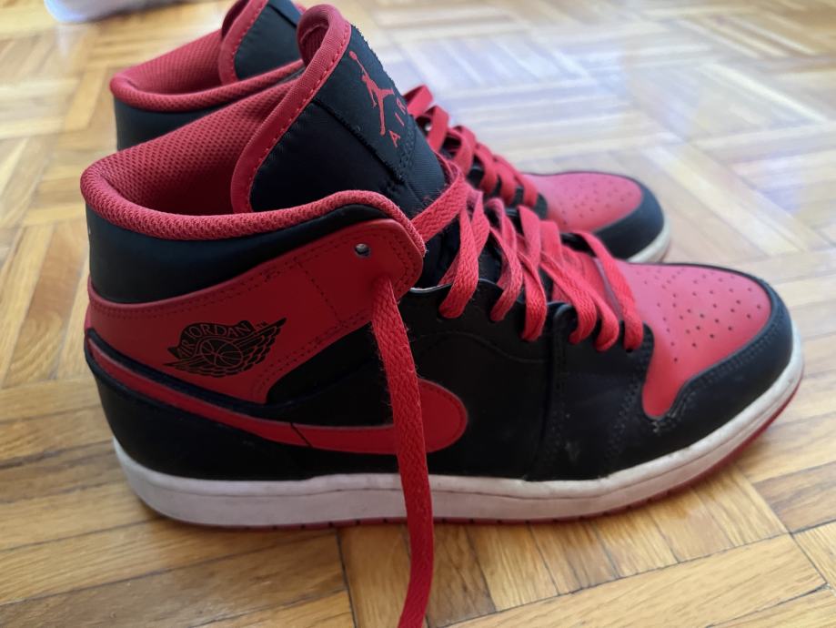 Air Jordan 1 Mid Bred