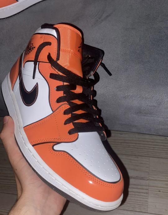 Air Jordan 1 Mid SE 'Turf Orange'