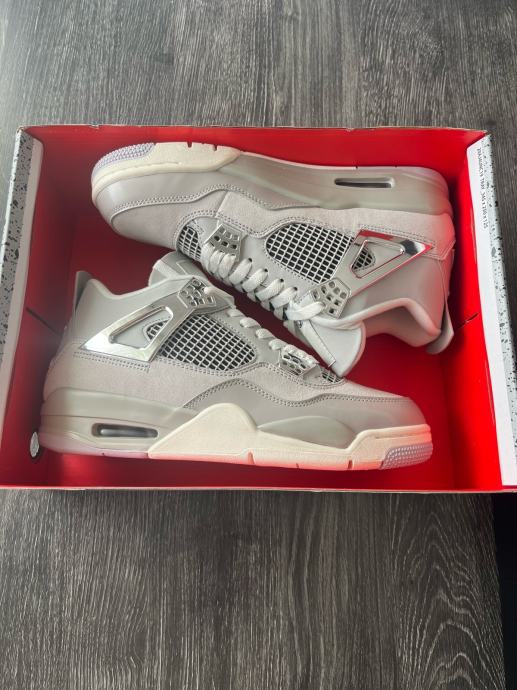 Air Jordan 4 “Frozen Moments” 43