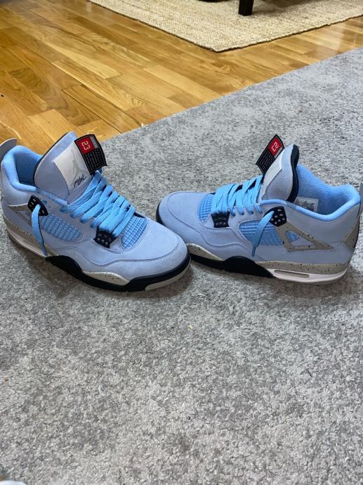 Air Jordan 4 Unc