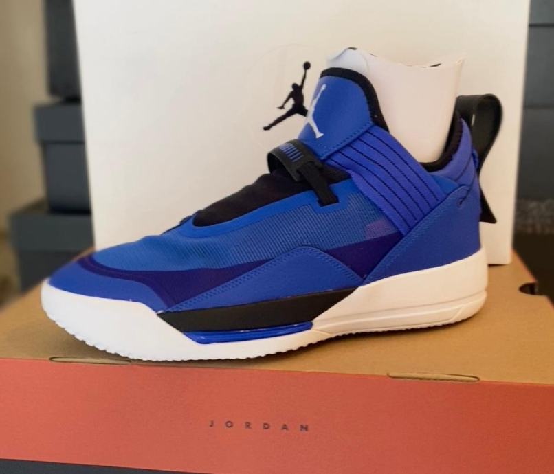 Air Jordan 33 Retro Hyper Royal