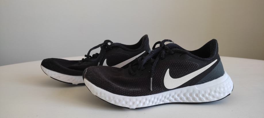 Muške dječje tenisice za trčanje Nike Revolution br.37.5