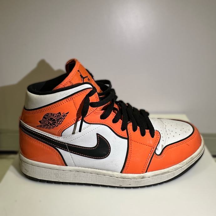 Nike Air Jordan 1 Mid SE Turf Orange vel 44