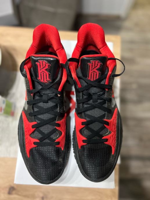 Nike Kyrie 4 LOW BRED