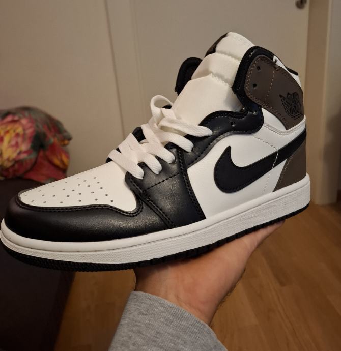 NIKE RETRO JORDAN 1 - High Dark Mocha (42)