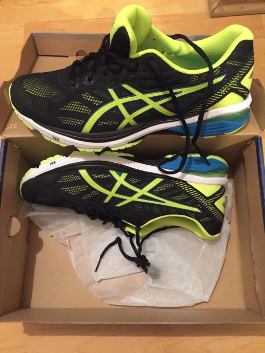 Prodaju se nove Asics patike