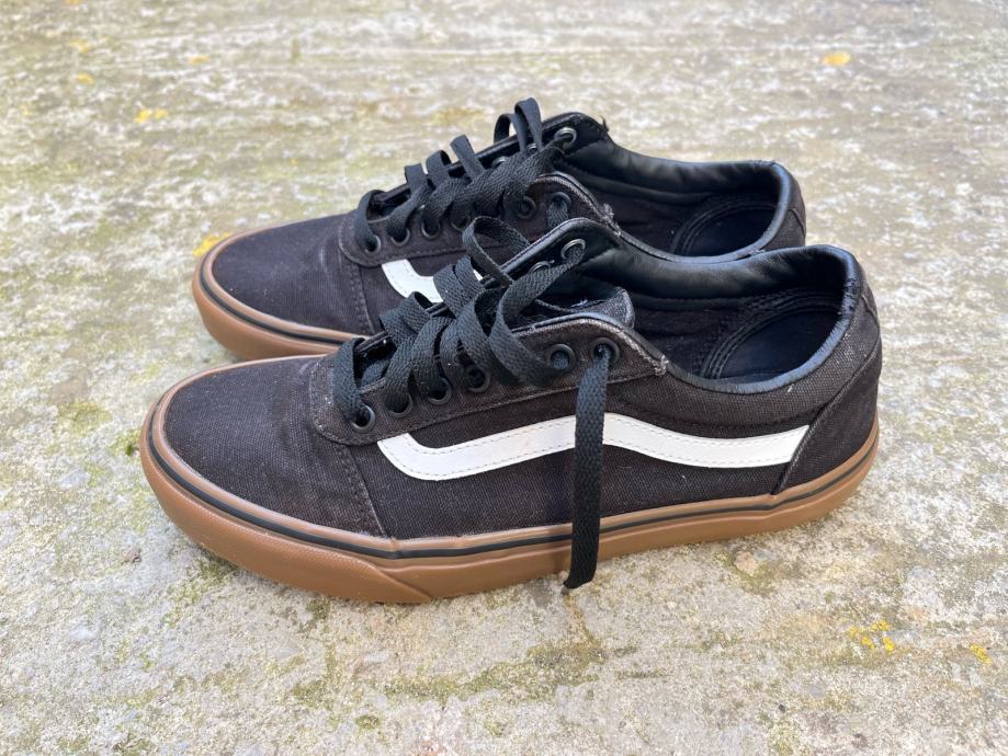 Vans tenisice broj 42