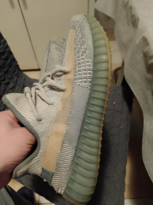 Yeezy br.41 kvalitetne udobne i lijepe tenisice bez freske, povoljno