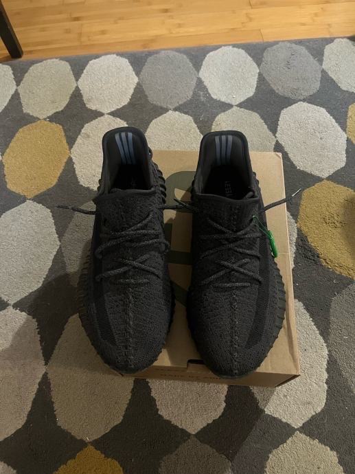 Yeezy 350  reflective black Hitnoo