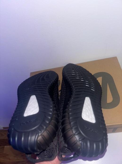 Yeezy 350v2 Black Static