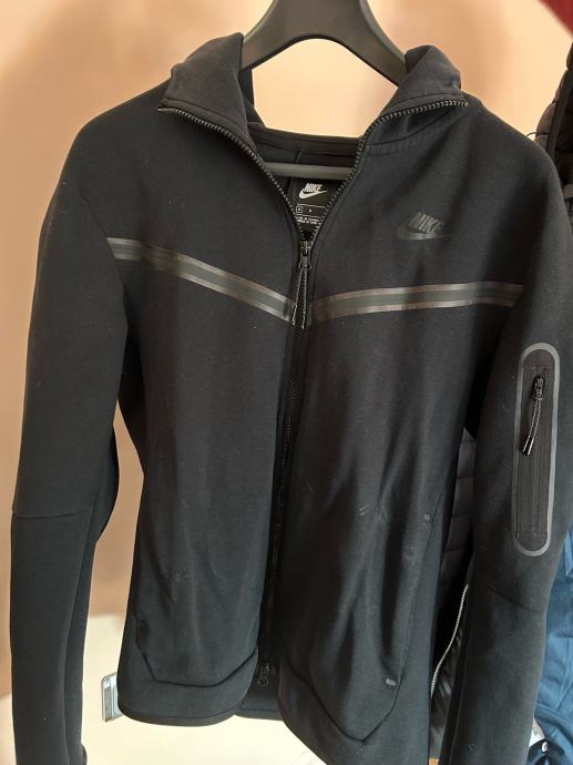 Nike tech fleece crni