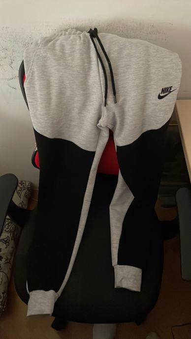 Nike tech fleece donji dio