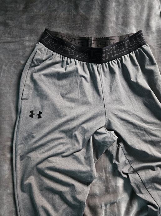 Under Armour muška trenirka L siva