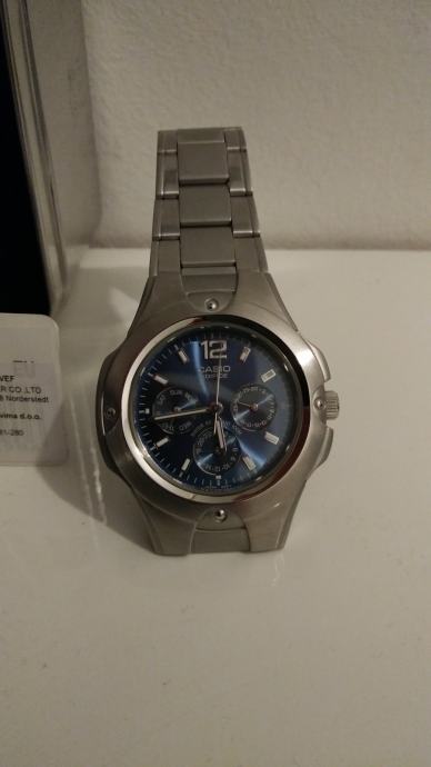 Casio EDIFICE EF-302D-2AVEF muški sat