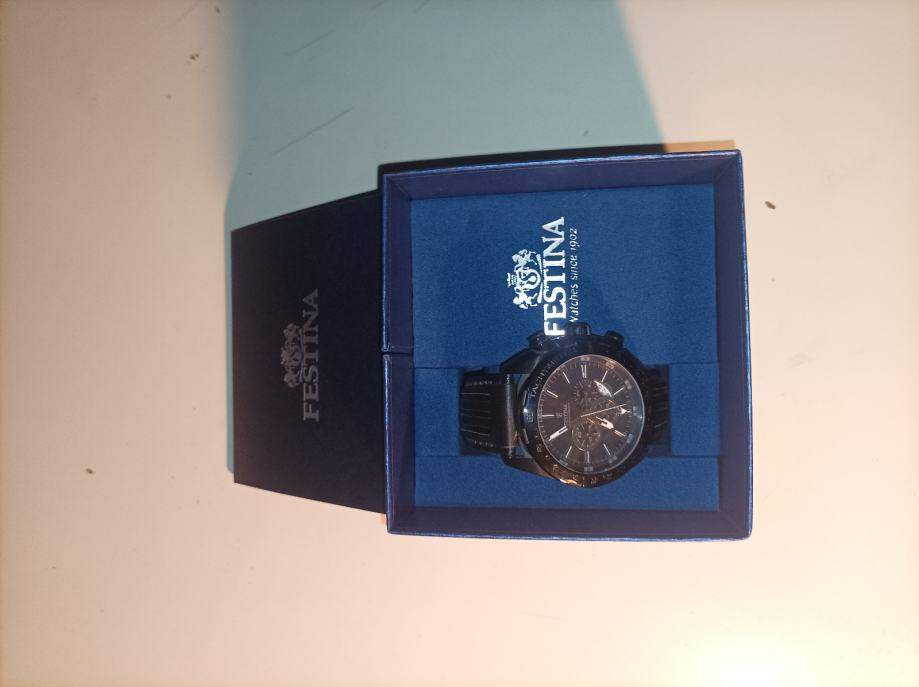 Festina sat novo