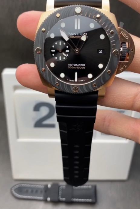 Panerai Submersible
PAM 01070