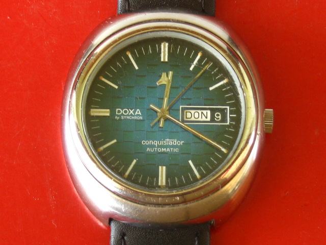 SAT "DOXA" CONQUISTADOR AUTOMATIC SUPER WATER RESISTANT TO 300 FEET