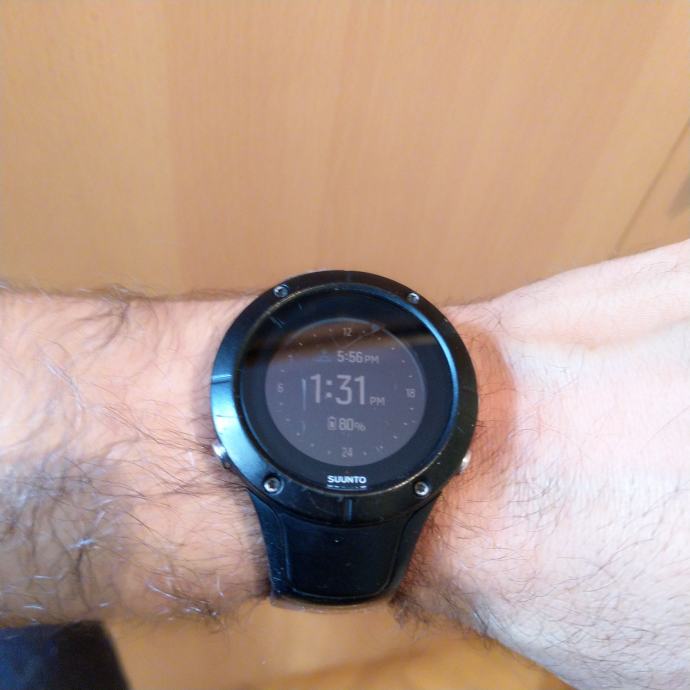 Часы suunto spartan trainer wrist hr не подключаются к телефону