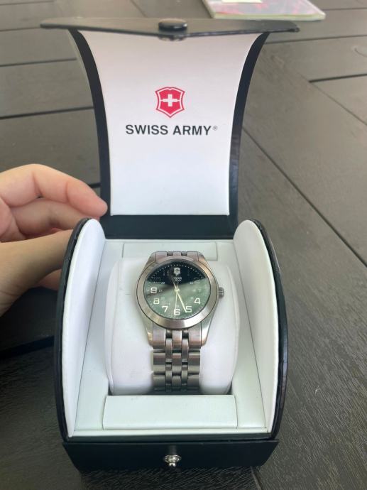 SWISS ARMY muški sat