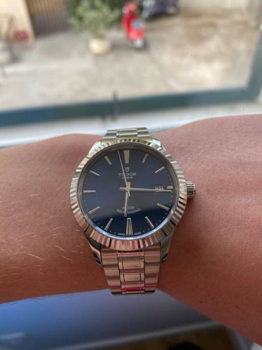 Tudor store style blue