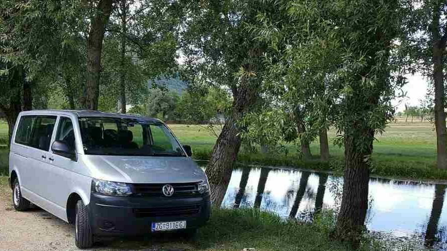 Najam Putničkog Kombija S Vozačem Ili Bez Vozaca 8+1