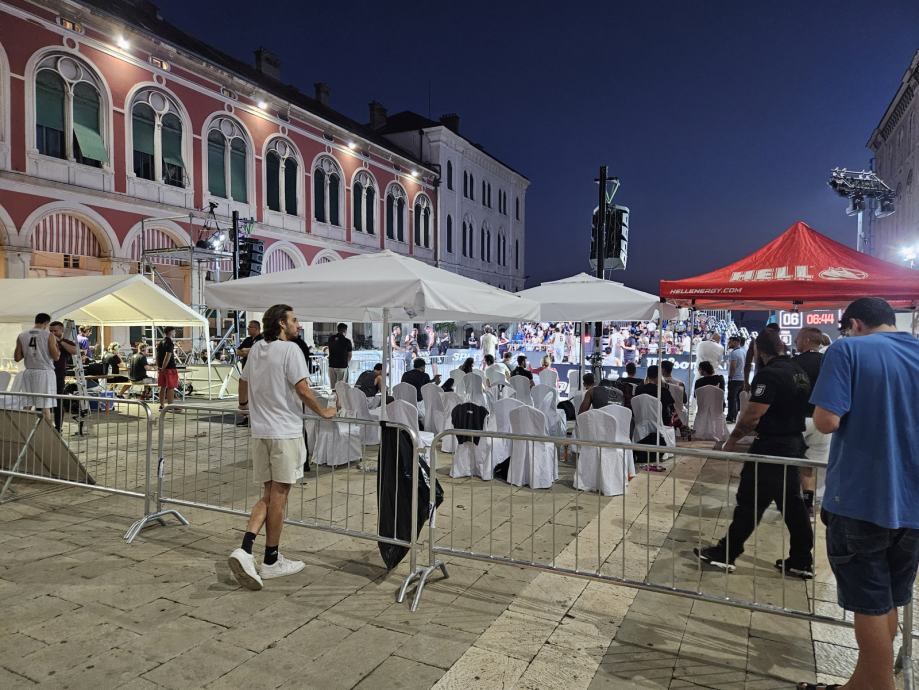 NAJAM BANKETNIH STOLICA,BARSKI STOLOVI,SUNCOBRANI,RASHLADNE VITRINE