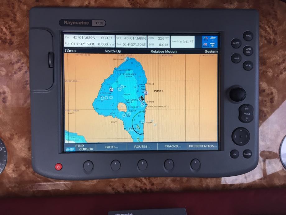 RAYMARINE C120 sa radarom