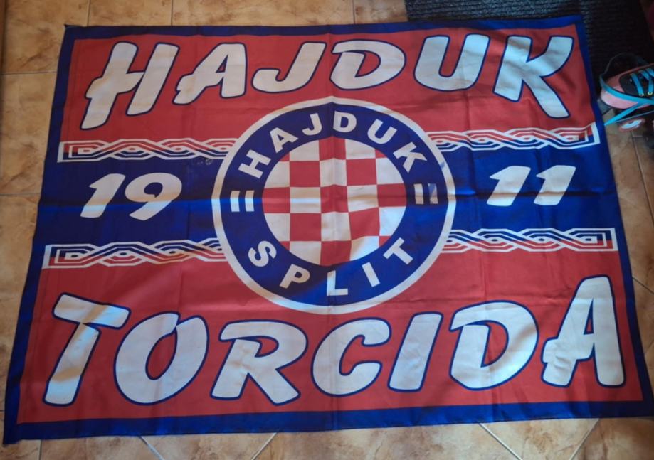 ZASTAVA HAJDUK I TORCIDA