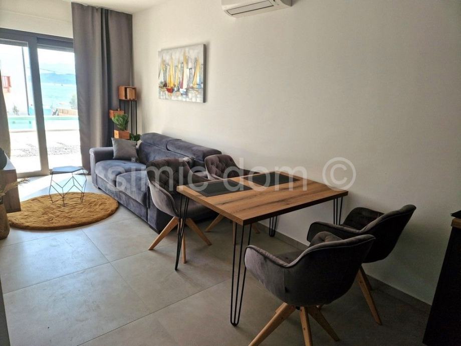 Novi apartman 50m od plaže, Slatine