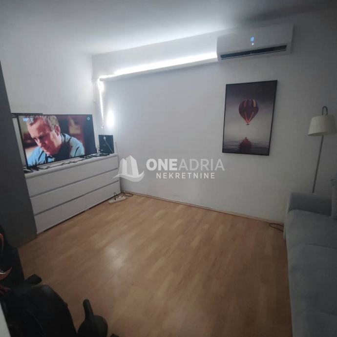 APARTMAN BLIZU MORA SA TERASOM!!