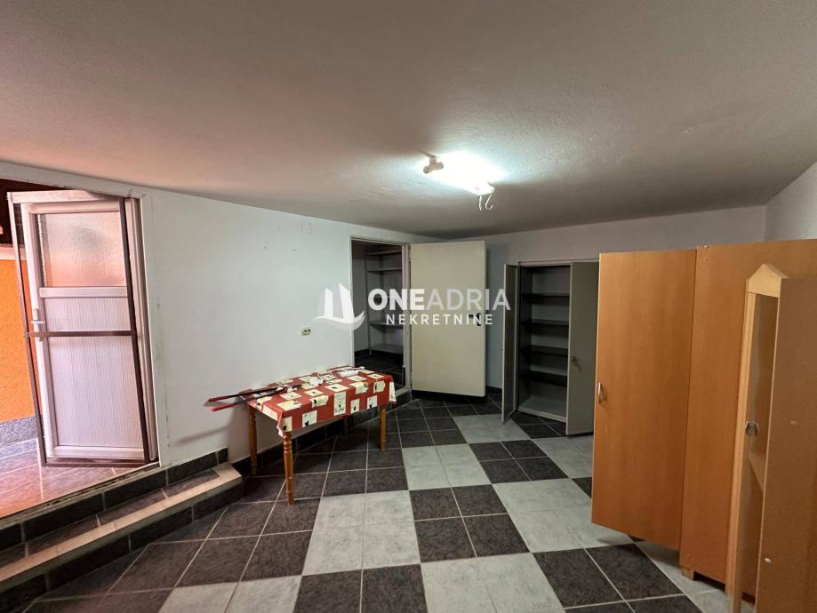 APARTMAN  NA DOBROJ LOKACIJI 300m OD MORA!