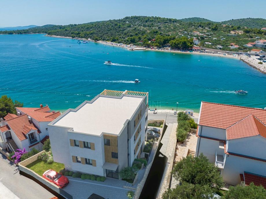 Apartman u prvom redu do mora, drugi kat, Jezera- otok Murter