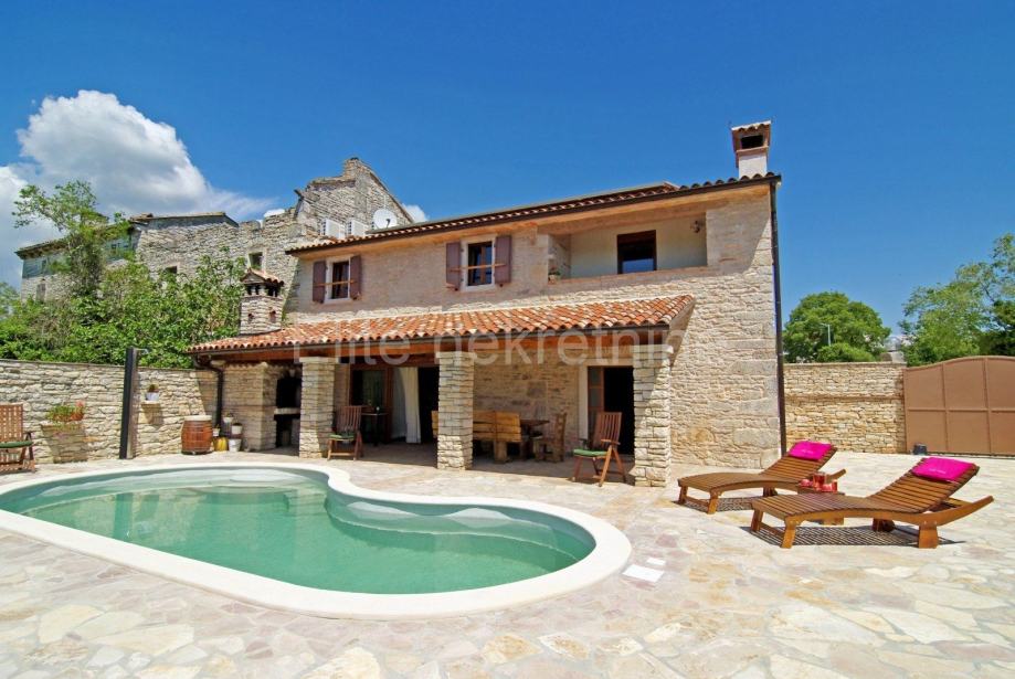 Barban - lijepa kamena eko villa sa bazenom i sunčalištem (prodaja)