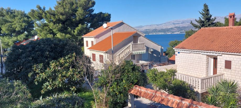 Brač, dvojna kuća s pogledom na more (130m) 76,24 m2 + 58m2 potkrovlje (prodaja)