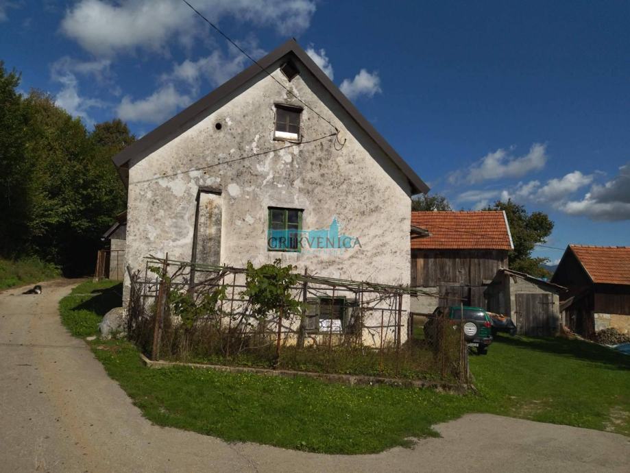 Brinje, seosko imanje sa kućom i 13580 m2 zemlje (prodaja)