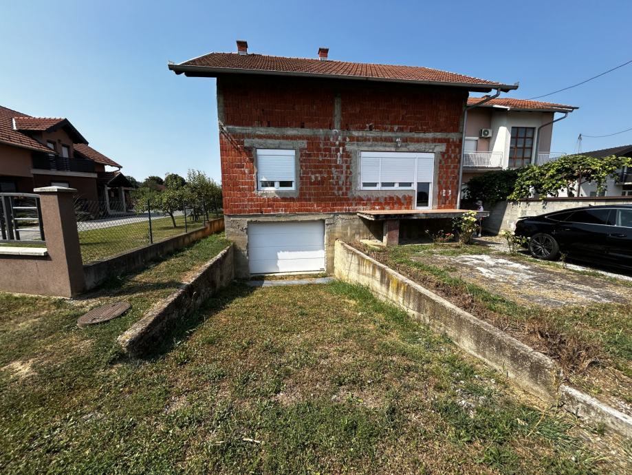 Brod. Varoš - Visoka prizemnica 225 m2 + okućnica 375 m2 (prodaja)