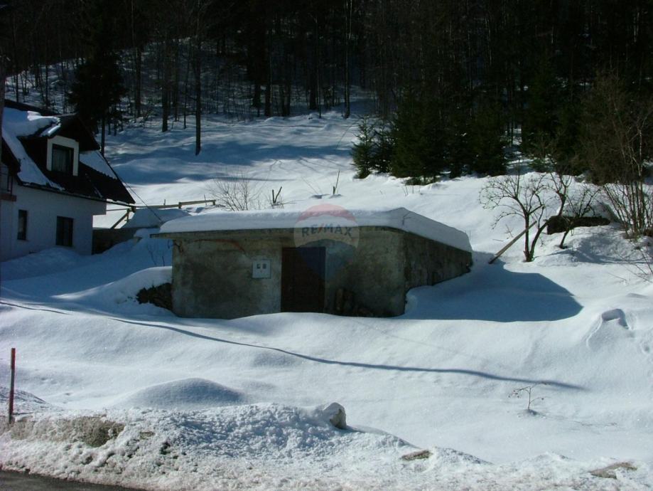 Čabar, Prezid - građevinski teren sa započetom gradnjom 996 m2