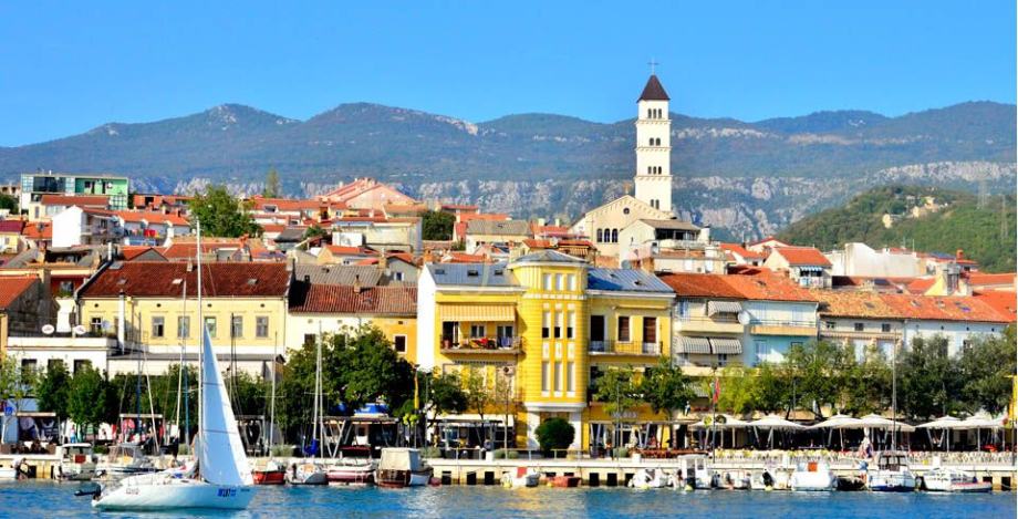 Crikvenica, samostojeća kuća na top lokaciji, 30 m od plaže (prodaja)