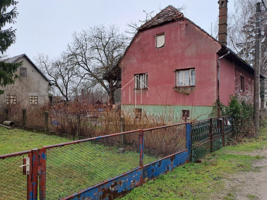 Donji Stupnik, obiteljsko imanje s gospodarskim zgradama REZERVIRANO ...