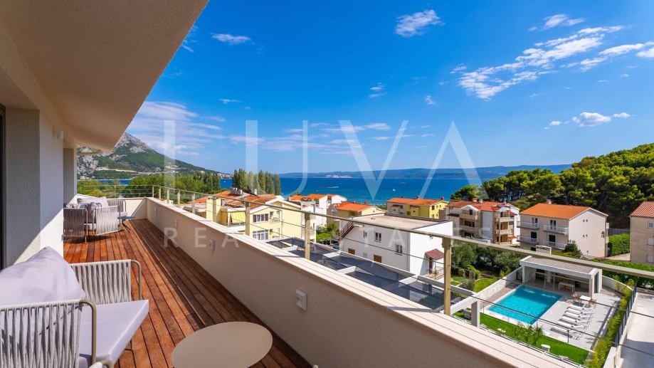 Duće, Omiš, luksuzni resort s 4 velika apartmana i bazenom uz more na (prodaja)