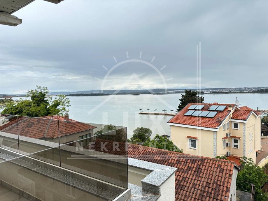 Dvoetažni apartman, tri spavaće sobe, otok Pašman, Kraj, prodaja