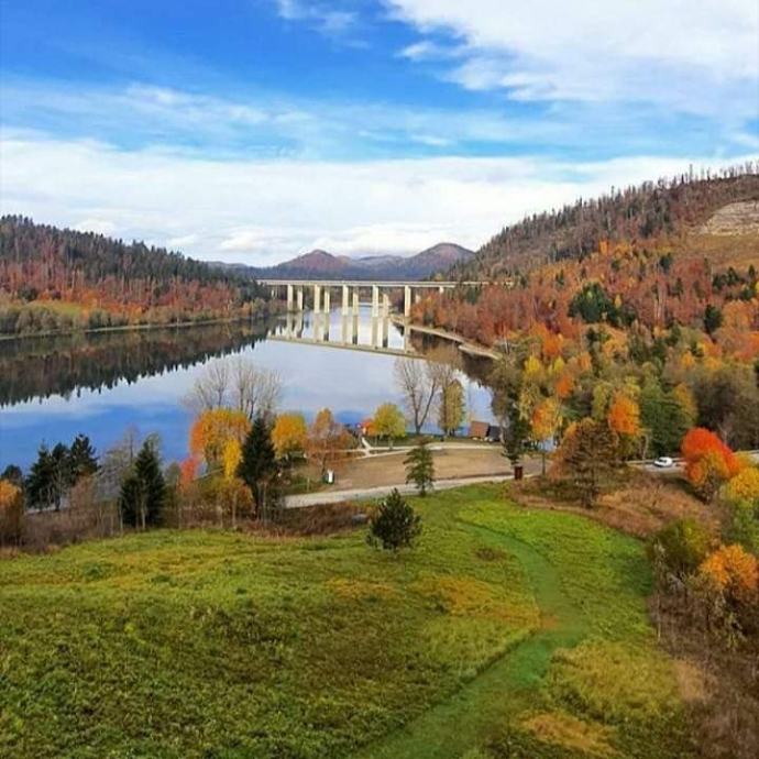 FUŽINE, ZEMLJIŠTE UZ JEZERO