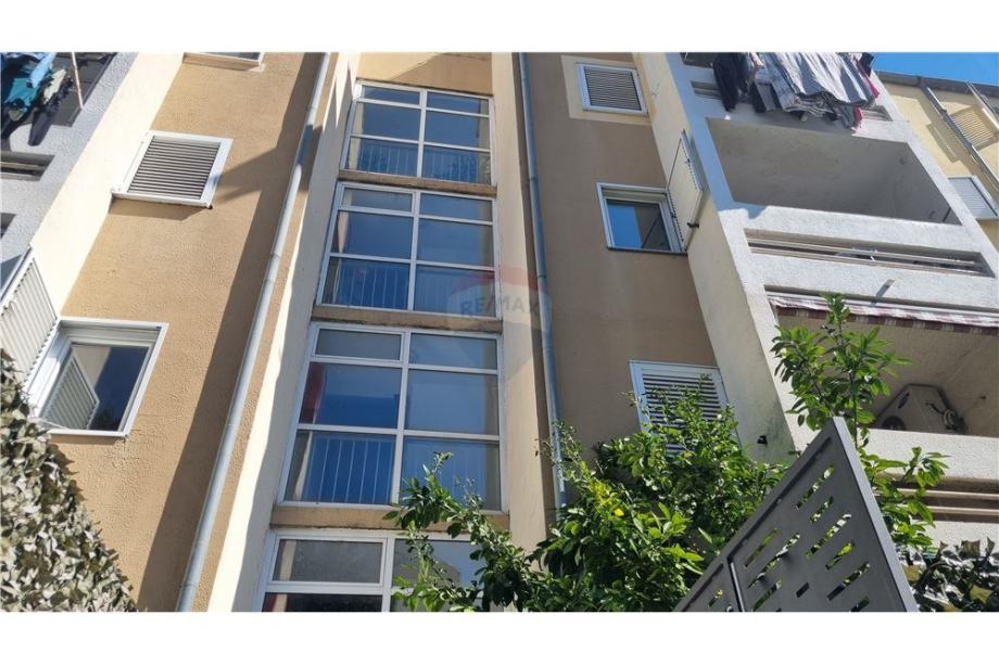 GARSONJERA - Split-Mertojak, 27.00 m2, III. Kat-odlična investicija (prodaja)