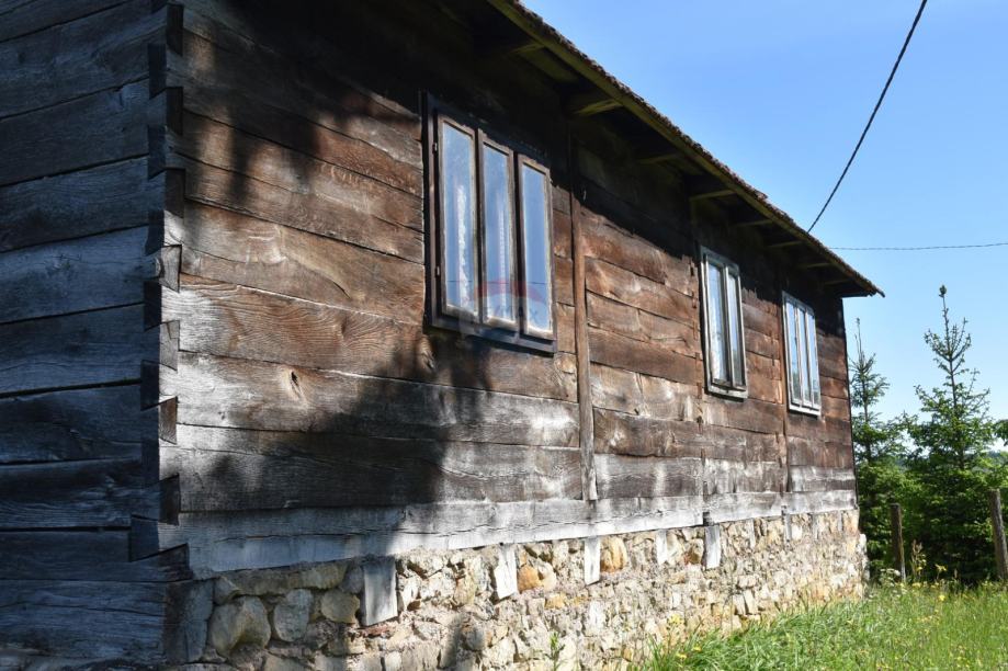 Generalski Stol,Seosko imanje, dvije kuće, 5600 m2 (prodaja)