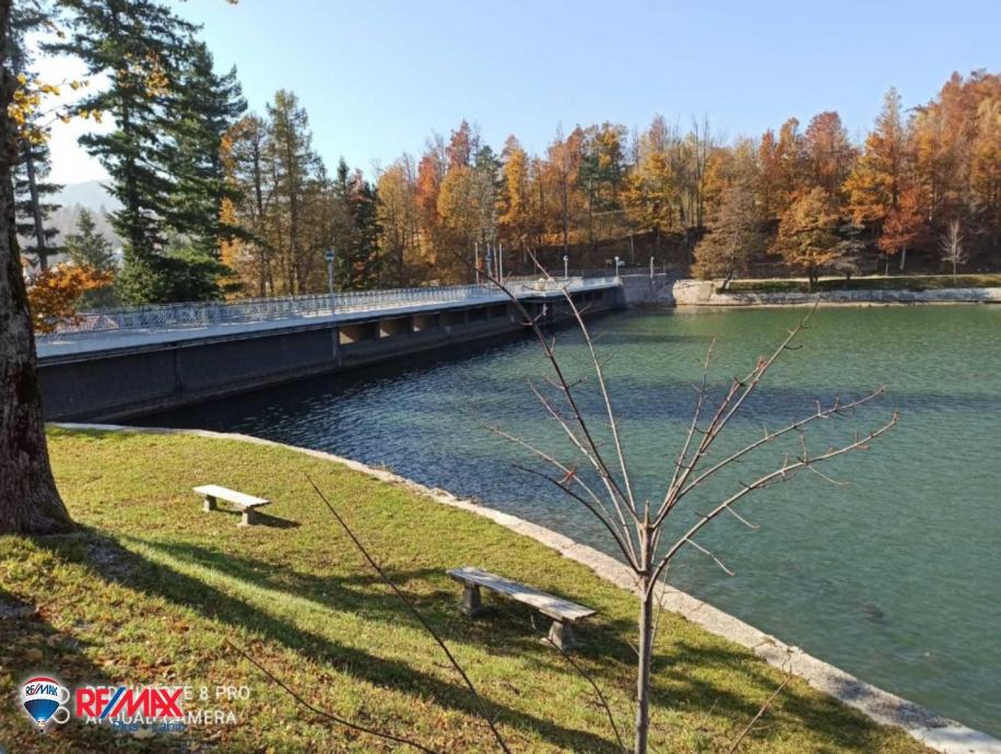 GORSKI KOTAR, FUŽINE, PREKRASAN STAN UZ JEZERO BAJER (prodaja)