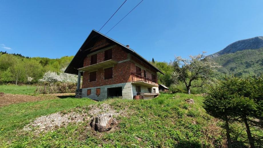 Gorski kotar, Kupska dolina, kuća sa gospodarskim objektom i zemljište (prodaja)