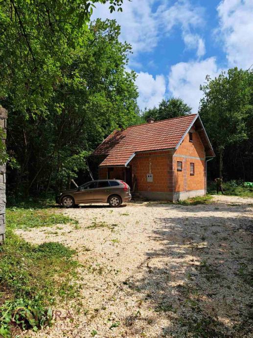 GOSPIĆ - DIVOSELO KUĆA 70 M2 PRODAJA, VELIKA OKUĆNICA. (prodaja)