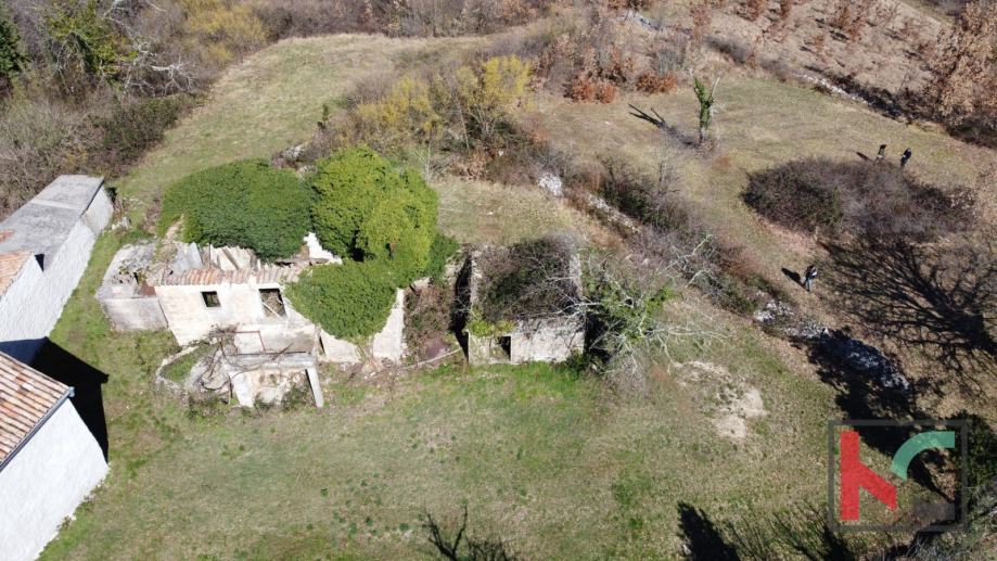 Gračišće, Lančišće stara istarska kuća 300m2 okućnica 1353m2 građevnsk (prodaja)